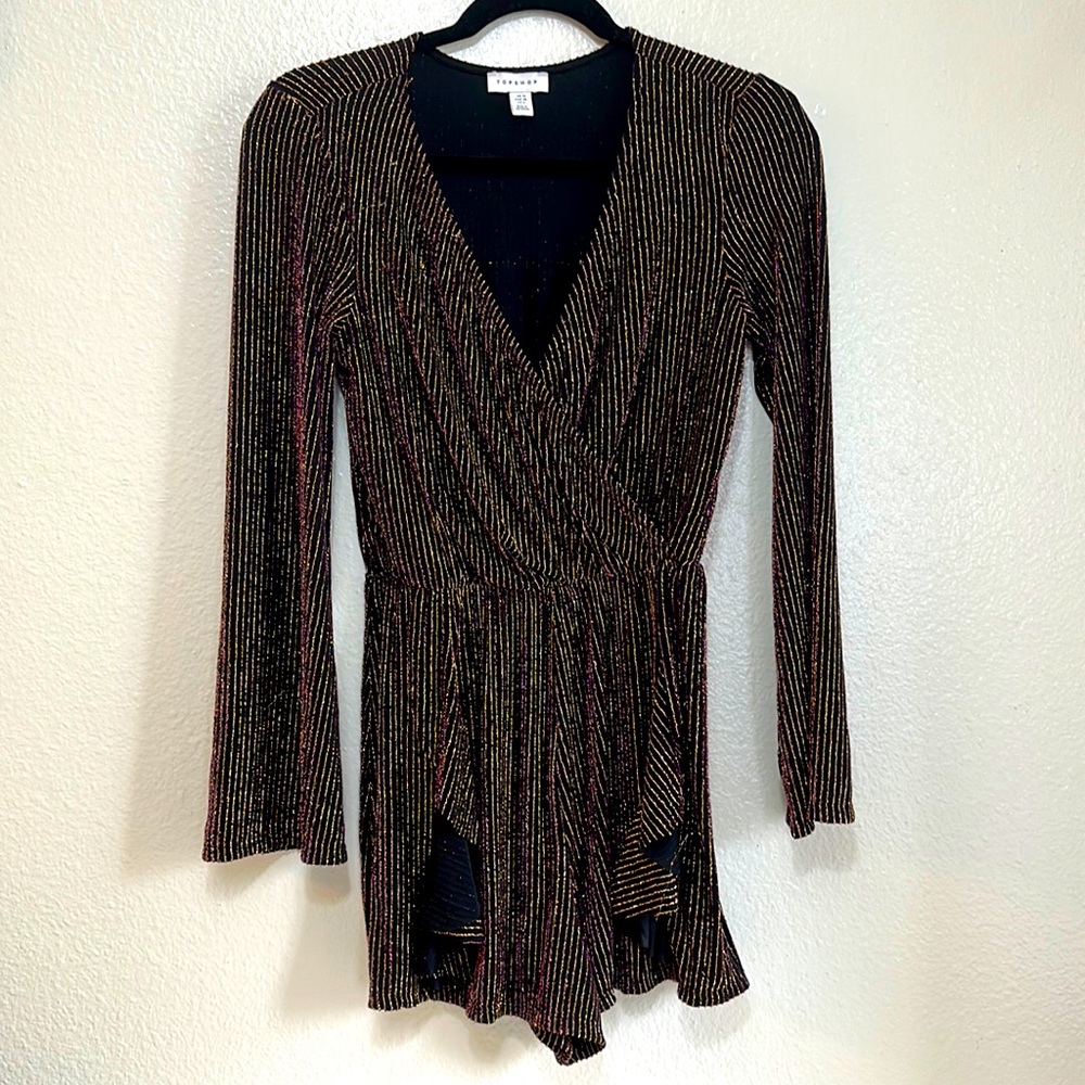 Topshop Long sleeve and shorts romper with a v neck decolte metallic stripes
